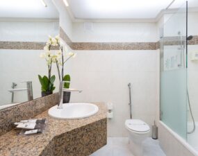 Bathroom standard room Hotel Taburiente in Santa Cruz de Tenerife