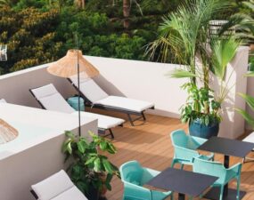 Terraza piscina solarium Hotel Taburiente en Santa Cruz de Tenerife