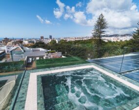 Hotel con piscina y jacuzzi en Santa Cruz de Tenerife